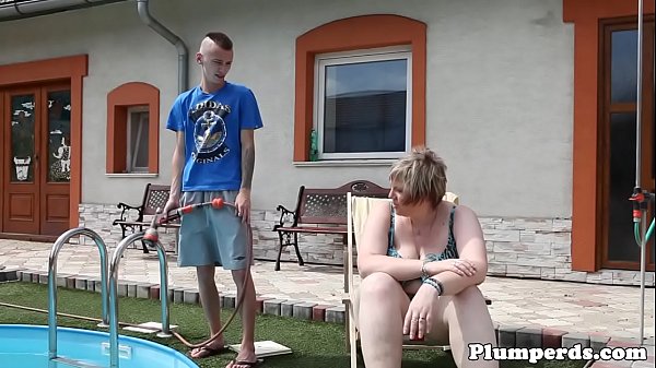 Chunky Cougar Facesitting Outdoors Before Bj thumbnail