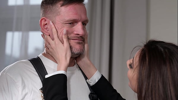 Nonton Property Developers Emily Pink And Florane Russell Take Dp Slamming From Their Builders - Chapter 2 - Gp2998 thumbnail