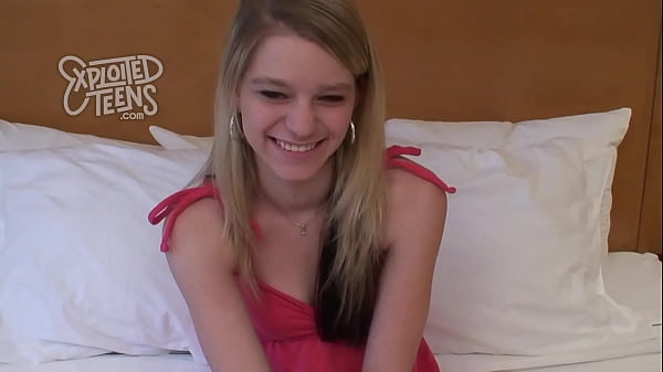 Nonton She Is Hearing Impaired, Young And Cute thumbnail