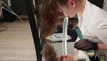 Nonton Ritzy Rain Takes A Deepthroat Exam On Top Of Mirror And Gets Throat Fucked With O-ring Mouth Gag thumbnail