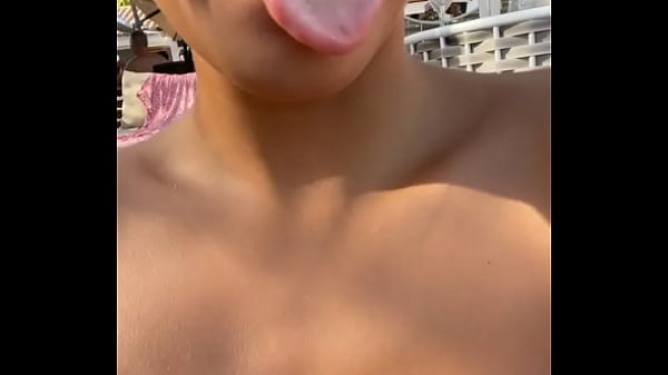 Pool Party Je Ne Vous Oublie Pas Mais Je Capte Tr&egrave;s Mal Du Coup ... thumbnail