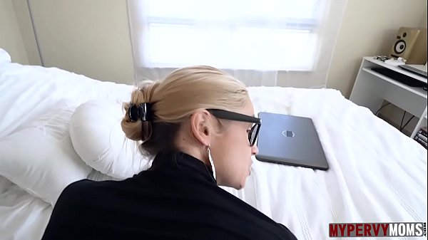 Nonton Hot Blonde Milf Fucking Stepson thumbnail