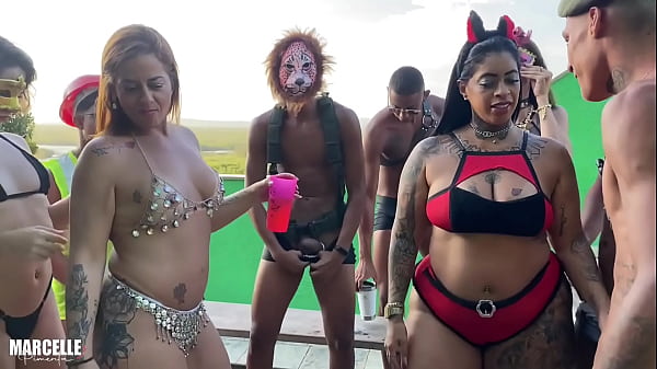 Bailinho de carnaval virou orgia total! 
