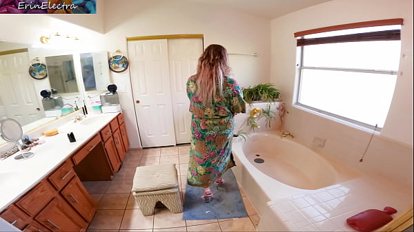 Nonton Hot Wife Fucks The Contractor For A Cheap Remodel thumbnail
