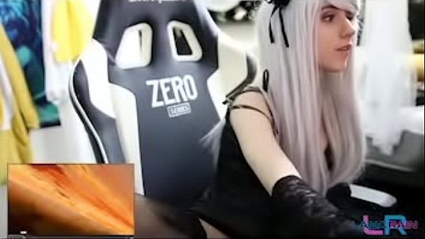 Nonton Cosplayer Lana Rain Masturbating While Watching Hentai thumbnail