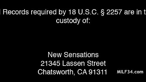 Nonton Sexy Mom thumbnail