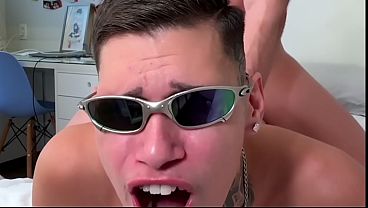 NÃO AGUENTEI DAR MEU CU PRO MACHO DOTADAO DO KAU COBRA ELE ARREBENTOU MEU CUZINHO