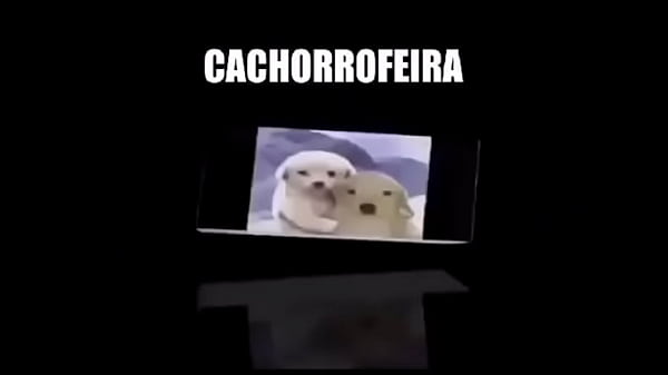 Primo comendo a prima enquanto a tia ta fora ?