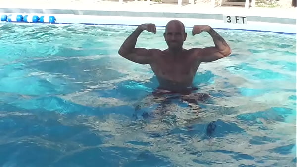 MAXXX LOADZ SHADOW BOXING ON A SUNNY DAY