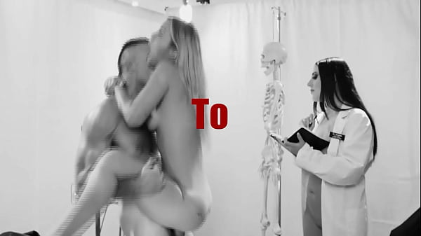 Nonton Adira Allure Exposes Her Booty To Find Her Kitth thumbnail