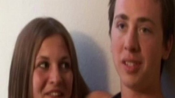 Nonton Retro Teenager Spitroasted In Threeway thumbnail