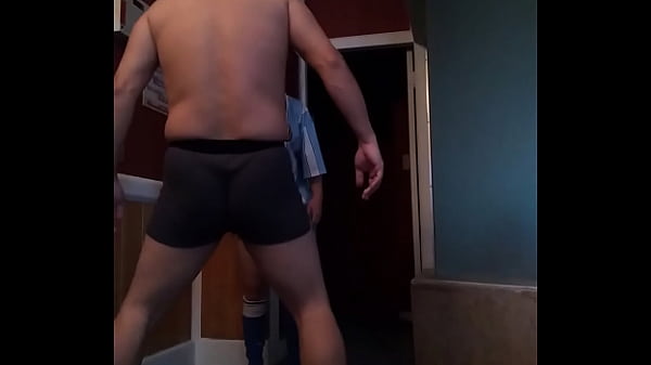 金蹴り107　タマ責め thumbnail