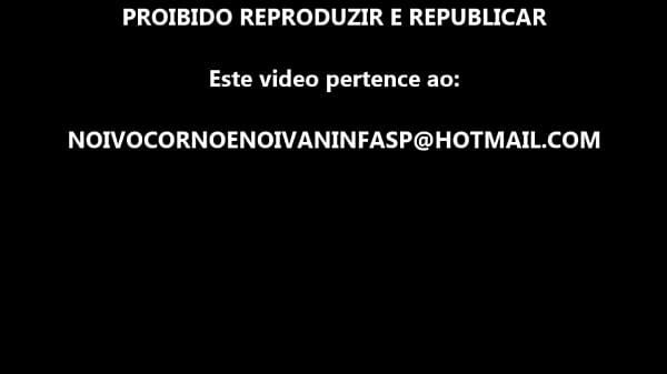 Noiva NInfa sentando no dotado
