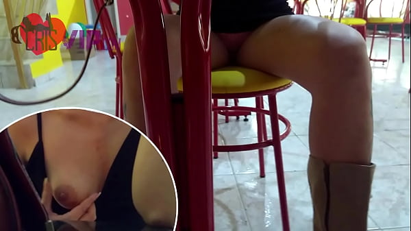 Marido da Cristina Almeida gravando ela se exibindo em uma sorveteria