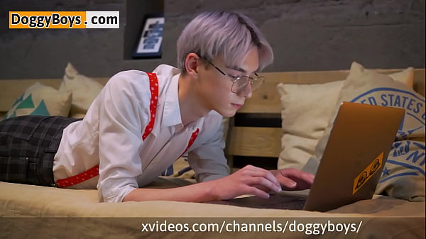 Karol's Tempting Boy Pucker thumbnail