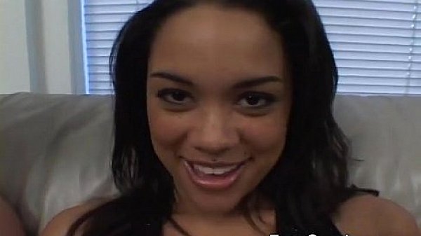 Hottie Shows Off Her Foot Fetish Skills thumbnail