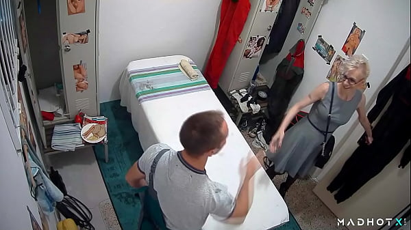 Nonton Perverted Bdsm Massage Saloon thumbnail