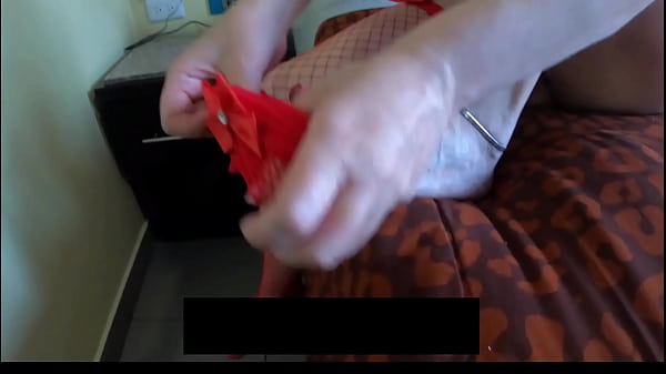Nonton A Mi Hijastro Le Pone Mucho Que Use Su M&aacute;scara De Spiderman thumbnail