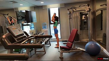 Nonton Fitness Instructor Explains How To Avoid Sports Injuries And Fuck Properly thumbnail