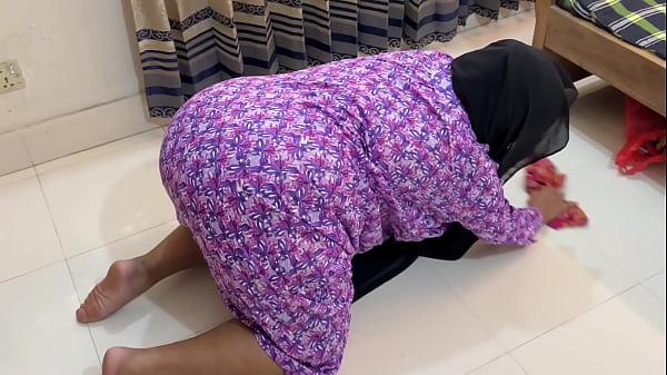 Big Ass Egyptian Hot Stepmom Stuck Under Bed In Stepson's Room & She Want Anal Fuck thumbnail