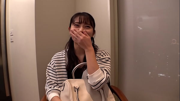 Nonton お金にお困りの人妻さんに時間無制限でヤリタイ放題！お金も性欲も満たしたい強欲人妻との不倫sex　限界知らずの人妻のエロさに取材班が溺れていく！ thumbnail