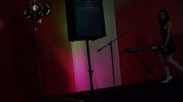 Nonton Jessica Lynn Is A Real Blonde Genie, Who Sits On Her Magical Couch Wearing Her Costume... thumbnail