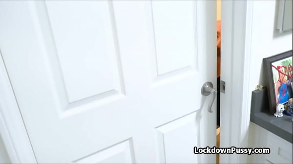 Nonton Lock Down Makes This Couple Super Horny thumbnail