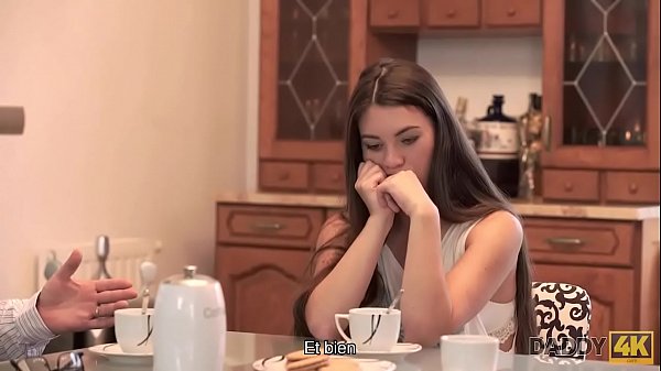 Nonton Daddy4k. Pap&aacute; Le Da A Su Hijo Las Llaves Del Auto Y Luego Atornilla A Su Novia Tiffany Doll thumbnail