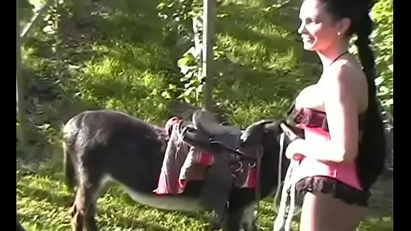 Nonton Caution, B. Spanks U thumbnail