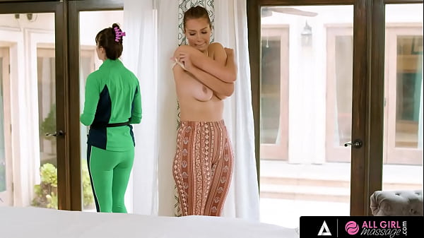 Nonton 1st Sensual Massage Gets Naughty And Hot thumbnail