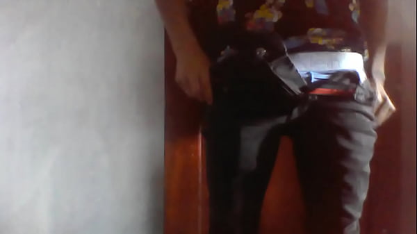 Lubrico mi  pequeñ_o pene frente a webcam
