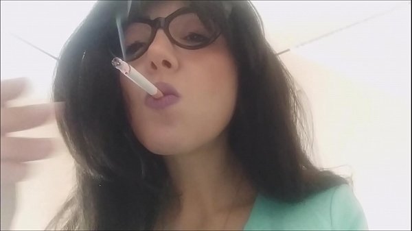 Nonton Relax Time With My Cigarette thumbnail