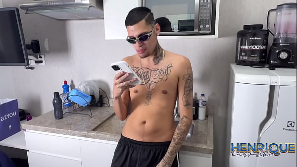 O Viadinho Fica Manjando Minha Rola Toda Hora Quando N&oacute;s Se Encontra Hoje Ele Vai Manjar Ela Na Boca thumbnail