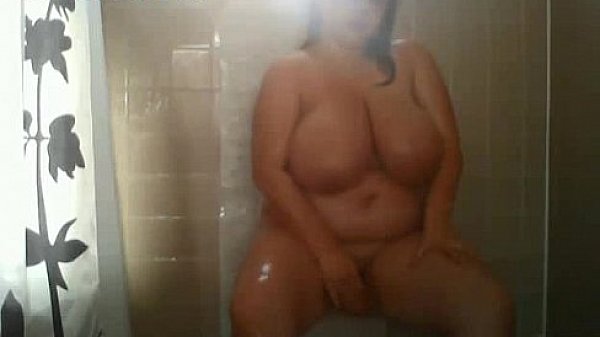 Brunette Bbw Housewife In The Shower thumbnail