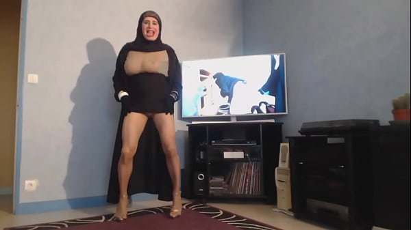 Big Boobs Muslima In Hijab thumbnail