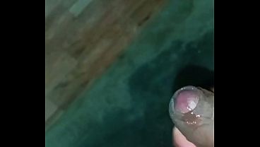 MEIO IRMAO FLAGRA CUNHADA EVAGELICA SE MASTURBANDO FODE SEU CU, GRAVA E MANDA PARA O GRUPO DA FAMILIA