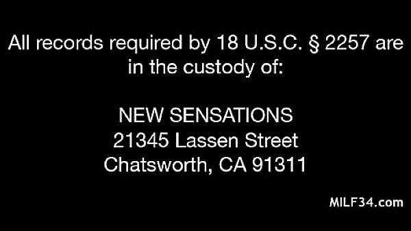 Nonton Horny Milf Fucks A Cock And The Bed thumbnail