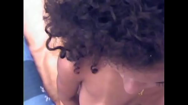 Sexy babe rubs her cunt and give nice head