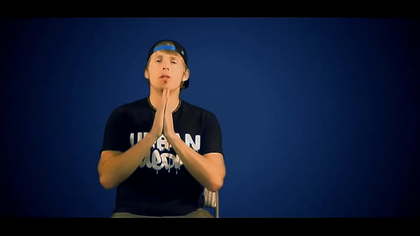 Nonton Four Girls Two Nuts - Kyle Hatch thumbnail