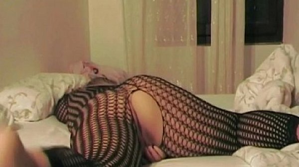 Nonton Italian Amateur Plays With Her Dilldo thumbnail