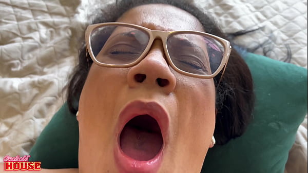 Nonton Raquel, Morena T&iacute;mida Que Ficou Bem Safada Na Hora De Dar O C&uacute; thumbnail