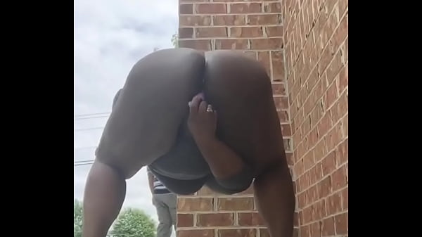 Nonton I Love Showing My Chocolate Pussy In Public thumbnail