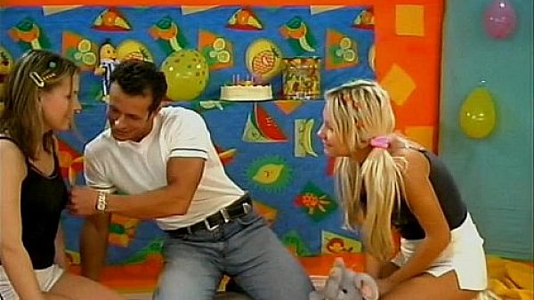 Nonton Teen Girls In Hot Threesome At Birthday Party thumbnail