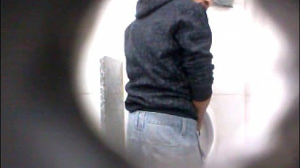 Banheir&atilde;o - Putinho Pelo Buraco Da Gl&oacute;ria thumbnail