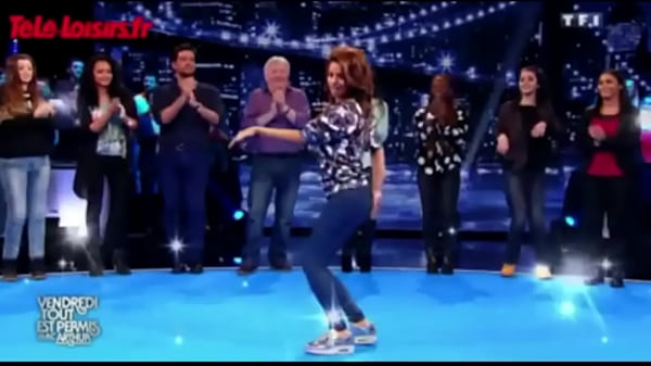 Nonton Tal Benyezri Avec Un D&eacute;hanch&eacute; Tr&egrave;s Sensuel thumbnail