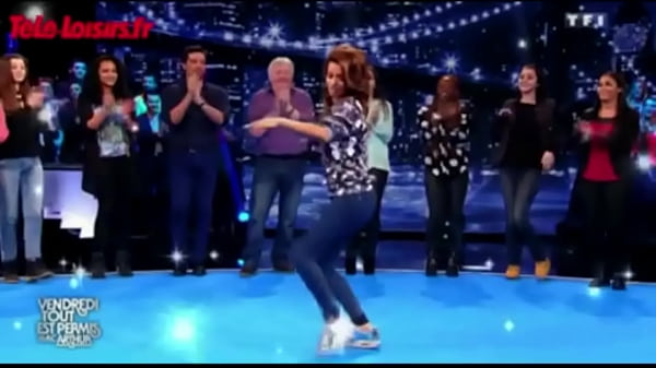 Tal Benyezri Avec Un D&eacute;hanch&eacute; Tr&egrave;s Sensuel thumbnail