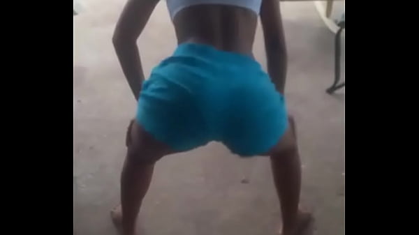 Nonton Perra Meneando La Cola thumbnail