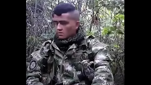 Militar Rico De Colombia Masturbandose thumbnail