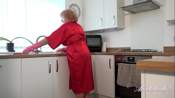 Mature Bbw Milf Camilla Creampie Gets Naughty Doing The Dishes thumbnail