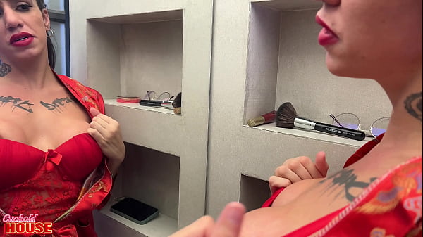 Morena de clit&oacute;ris grande traindo o futuro marido com 2 caras 